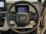 運転にかかわる様々な操作を安全に行えるように視点移動が少なく操作性に配慮されたスイッチ類が凝縮されたコクピットです。