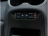シートヒーター、ベンチレーション装備:寒い日や夏の暑い日に役立つ運転席・助手席に装備されています♪