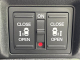 【両側パワースライドドア】スマートキーや運転席のスイッチで後席両側スライドドアの開閉が可能♪電動だから力を入れてドアを開ける必要が無く、小さなお子様でも簡単に開け閉めでき快適です♪