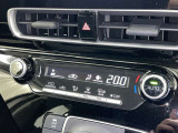 オートエアコンで快適な室内です。