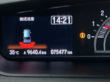 パーキングセンサーシステムは走行中に障害物が迫ると音と表示でお知らせ、低速走行時時の安心感を高めます