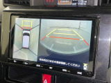 パノラミックビューモニターを装備。駐車場や交差点でクルマを真上から見るように周囲を確認できます。機能の詳細は販売店スタッフまでおたずねください。