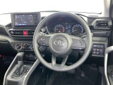 運転席まわりです。 各操作スイッチは使いやすい位置に配置されてます。