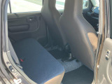 リヤシートも全車消毒済み。チャイルドシートの固定用アンカーがあります。小さなお子様も安心してご乗車できます!