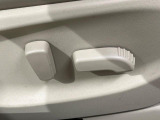 【パワーシート】スイッチ一つで簡単にシートの微調整が可能!電動だから力もいりません!快適なシートポジションにセットして、快適なドライブをお楽しみください。