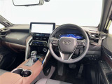 運転席まわりです。 各操作スイッチは使いやすい位置に配置されてます。