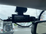 【ドライブレコーダー】映像・音声などの運転中の記録を残します。事故などを起こした起こされた時の証拠になりえますので、もしも時でも安心ですね。