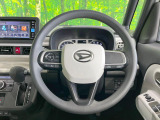 インテリアに合わせたデザインのステアリングは、運転される方のことも考え、運転しやすい形状、大きさです。是非一度、実際に触ってお確かめください。
