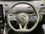 【純正革巻きステアリング】上質な革を使用することで、手にしっかり馴染みとても運転しやすいハンドルです♪