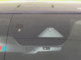 【スマートブレーキサポート】走行中に前方の車両等を認識し、衝突しそうな時は警報とブレーキで衝突回避と被害軽減をアシスト。より安全にドライブをお楽しみいただけます。