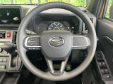 インテリアに合わせたデザインのステアリングは、運転される方のことも考え、運転しやすい形状、大きさです。是非一度、実際に触ってお確かめください。