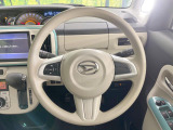 インテリアに合わせたデザインのステアリングは、運転される方のことも考え、運転しやすい形状、大きさです。是非一度、実際に触ってお確かめください。