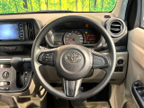 インテリアに合わせたデザインのステアリングは、運転される方のことも考え、運転しやすい形状、大きさです。是非一度、実際に触ってお確かめください。