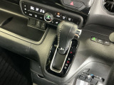 発進時から滑らかに加速する無段階変速のCVTはストップ&ゴーの多い街の中も快適です