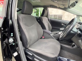 運転席まわりには十分なスペースがあり、大柄な方でもゆったり運転していただける環境です。