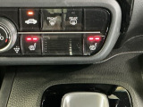 運転席/助手席シートヒーターで寒い日もすぐに温かくなり快適に過ごせます。2段階の温度調整が可能です