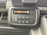 フルオートエアコンが装備されています!お好みの温度設定をするだけでエアコンの風量やモードの切り替えを自動でコントロールしてくれます!