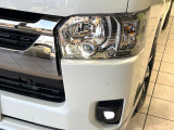 【LEDヘッドライト】悪天候や夜間走行時も良好な視界を確保し安心して運転できる高輝度LEDヘッドライトを装備!点灯速度が早く、消費電力も抑えられています。