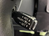 【レーントレーシングアシスト】高速道路走行時、車線からはみ出しそうになるとレーンの中央を走るようにステアリング操作をアシスト。より安全な運転をサポートしてくれます!