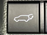 【パワーバックドア】スマートキーや運転席のボタンを押すだけでリアゲートが自動で開閉します!荷物を持っている時や、高い位置にあるバックドアを閉める際に便利な機能です♪