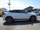 新車登録から5年目まで、最長4年間の走行距離無制限保証をご用意。ご購入後も安心が長く続きます。