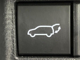 【パワーバックドア】スマートキーや運転席のボタンを押すだけでリアゲートが自動で開閉します!荷物を持っている時や、高い位置にあるバックドアを閉める際に便利な機能です♪