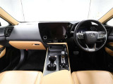 上質で落ち着いた印象のインパネ。視界も広々で運転しやすいです。