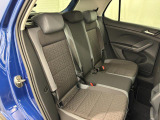 安全性と快適性を追求した、少し硬めのシート。 これは長時間の運転や渋滞などの状況でも、身体の疲労度が少ないことを求めたものです。
