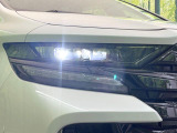 【LEDヘッドライト】悪天候や夜間走行時も良好な視界を確保し安心して運転できる高輝度LEDヘッドライトを装備!点灯速度が早く、消費電力も抑えられています。