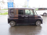 両側パワースライドです。大きいサイズの荷物の台入れも楽々です。