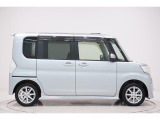県内13店舗にて常時500台以上ダイハツ車を展示中です。見て、触って、納得のいく一台をぜひ見つけてください。