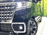 【LEDヘッドライト】悪天候や夜間走行時も良好な視界を確保し安心して運転できる高輝度LEDヘッドライトを装備!点灯速度が早く、消費電力も抑えられています。