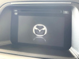 【マツダコネクトナビ】車内の雰囲気にマッチした一体型タイプのナビ。各種車輌設定やBluetooth再生等、様々な機能が楽しめます。直感的なダイヤル操作が可能で、使い勝手も良好です。