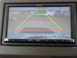 バックカメラ装備しております。駐車時に大変役に立ちますよ。駐車が苦手な方にも便利機能です。