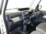 見通しの良いスッキリとした視界で、誰でも運転しやすいです。運転のしやすさは疲れにくさにも繋がりますよ♪