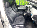 運転席まわりには十分なスペースがあり、大柄な方でもゆったり運転していただける環境です。