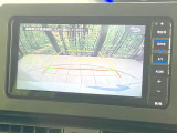 【バックカメラ】駐車時に後方がリアルタイム映像で確認できます。大型商業施設や立体駐車場での駐車時や、夜間のバック時に大活躍!運転スキルに関わらず、今や必須となった装備のひとつです!