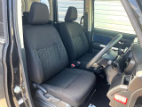 運転席まわりには十分なスペースがあり、大柄な方でもゆったり運転していただける環境です。