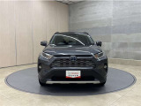お車購入のポイントとなるフロントマスクです。上質で迫力あるデザインですね☆☆