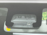 【スズキ セーフティサポート】走行中に前方の車両等を認識し、衝突しそうな時は警報とブレーキで衝突回避と被害軽減をアシスト。より安全にドライブをお楽しみいただけます。