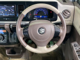 インテリアに合わせたデザインのステアリングは、運転される方のことも考え、運転しやすい形状、大きさです。是非一度、実際に触ってお確かめください。