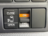 【パワースライドドア】スマートキーや運転席のスイッチでスライドドアの開閉が可能♪電動だから力を入れてドアを開ける必要が無く、小さいお子様でも、重い荷物を持っている時もラクに開け閉めできます♪