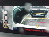 パノラミックビューモニター&バックモニター♪車両の前後左右に搭載した4つのカメラの映像を合成し、車を真上から見ているような映像を表示♪