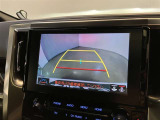 バックギアに入れると、このように後方が映し出されます!駐車の際とても安心!便利!最終確認はご自身の目と耳で必ず行ってください!