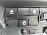 運転席右下のスイッチで各機能の切り替えや操作ができます。