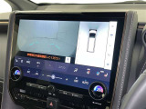 パノラミックビューモニターを装備。駐車場や交差点でクルマを真上から見るように周囲を確認できます。機能の詳細は販売店スタッフまでおたずねください。
