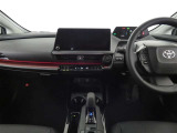運転席・助手席を入れたインストルメントパネル全体画像です。
