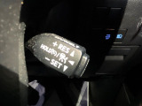 【レーダークルーズコントロール】高速道路での長距離走行が楽に!!自動で速度を保つクルーズコントロールが、衝突軽減システムと連携し、前方の車両を感知して車間を保つように速度調節してくれます!!