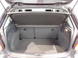 荷室は荷物を隠せるトノカバー付!充分な荷室の広さです!