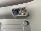 夜の荷室を明るくするラゲッジルーランプです。